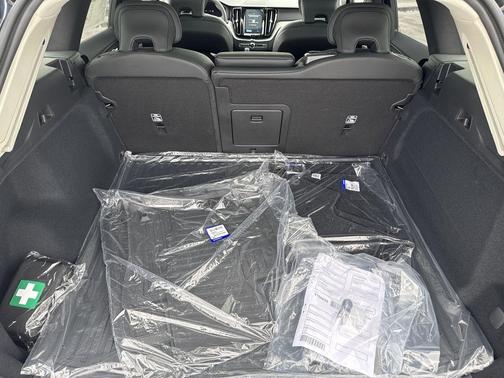 2025 Volvo XC60 B5 Plus