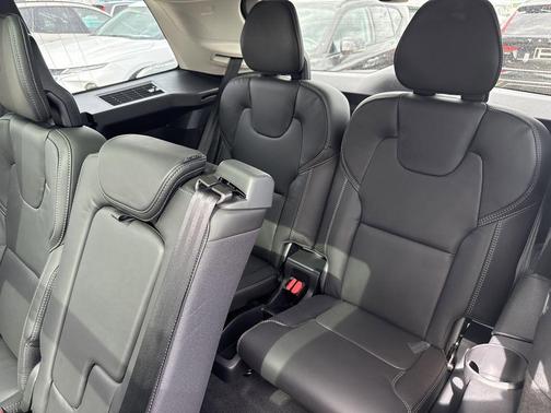2025 Volvo XC90 B6 Ultra