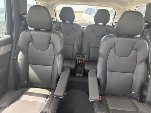 2025 Volvo XC90 B6 Ultra