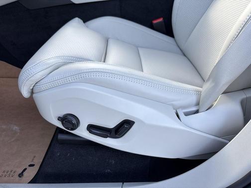 2026 Volvo XC90 Plug-In Hybrid T8 Ultra 7-Seater