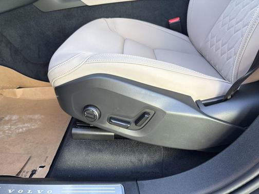 2026 Volvo XC90 B6 Plus 6-Seater