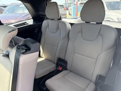 2025 Volvo XC90 Plug-In Hybrid T8 Plus 7-Seater