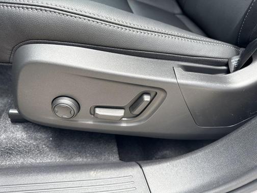 2026 Volvo XC40 B5 Core