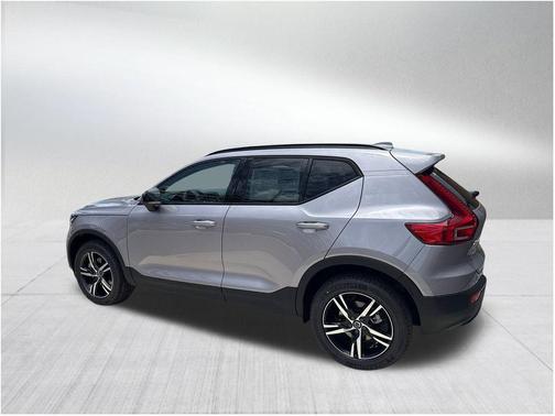 2026 Volvo XC40 B5 Core