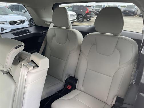 2025 Volvo XC90 B6 Plus 7-Seater