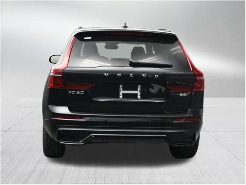 Onyx Black Metallic 2026 Volvo XC60 B5 Ultra