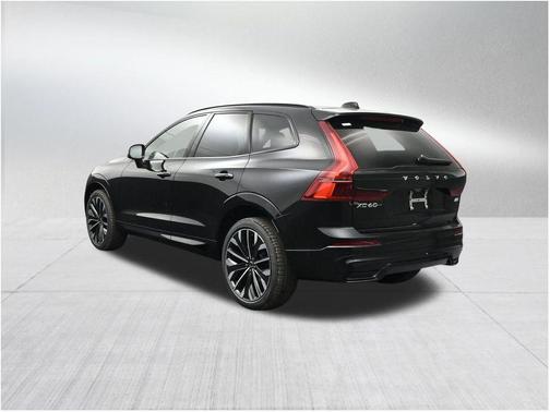 Onyx Black Metallic 2026 Volvo XC60 B5 Ultra