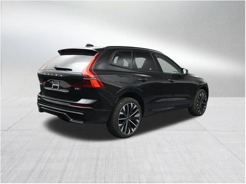 Onyx Black Metallic 2026 Volvo XC60 B5 Ultra