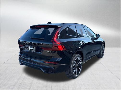 Onyx Black Metallic 2026 Volvo XC60 B5 Ultra