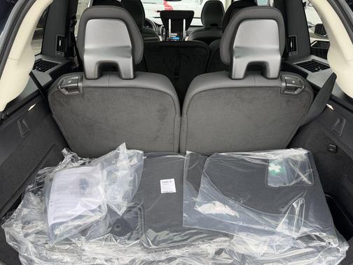 2025 Volvo XC90 Plug-In Hybrid T8 Core 7-Seater