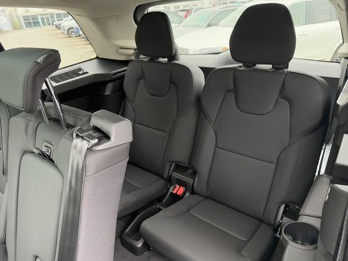 2025 Volvo XC90 Plug-In Hybrid T8 Core 7-Seater