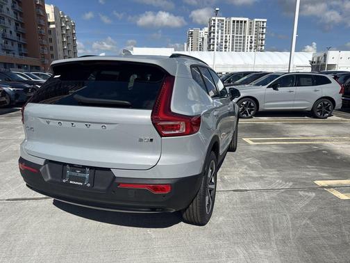 2026 Volvo XC40 B5 Plus