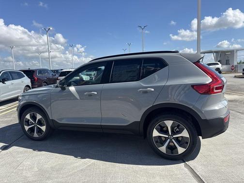 2026 Volvo XC40 B5 Plus