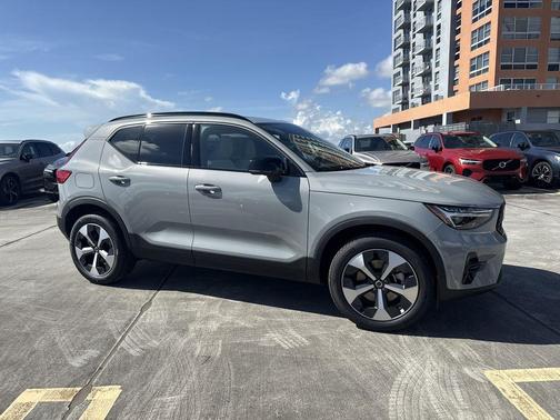 2026 Volvo XC40 B5 Plus