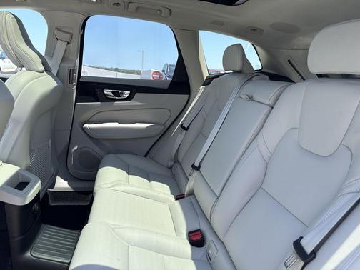 2025 Volvo XC60 Plug-In Hybrid T8 Ultra