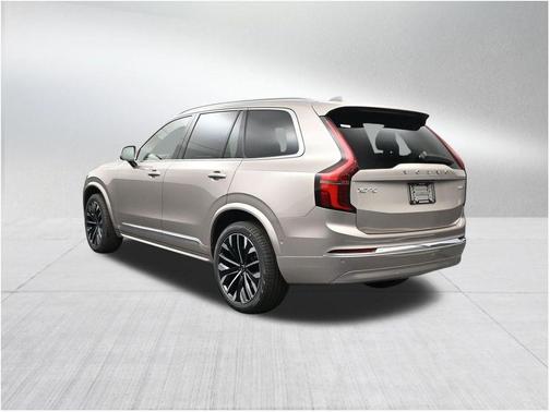 Bright 2026 Volvo XC90 B6 Plus 7-Seater