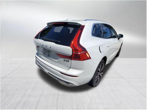 2023 Volvo XC60 B5 Plus Bright Theme