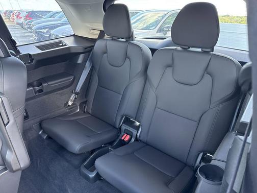 2025 Volvo XC90 Plug-In Hybrid T8 Plus 6-Seater