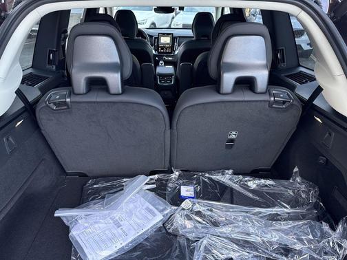2025 Volvo XC90 Plug-In Hybrid T8 Plus 6-Seater