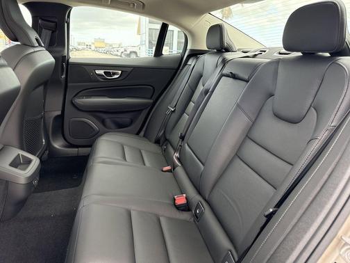 2025 Volvo S60 B5 Plus
