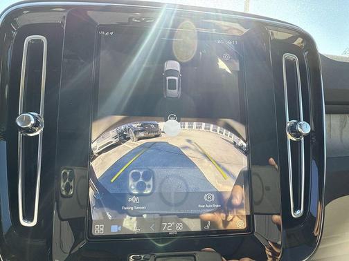 2025 Volvo XC40 B5 Ultra Bright Theme