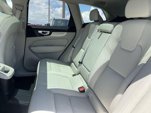 2025 Volvo XC60 Plug-In Hybrid T8 Plus