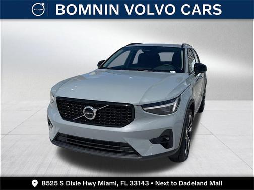 2025 Volvo XC40 B5 Plus Dark Theme