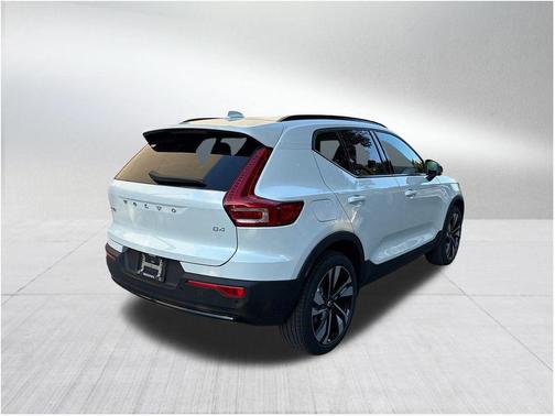 2026 Volvo XC40 B4 Plus