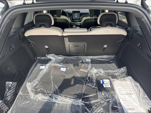 2026 Volvo XC60 Plug-In Hybrid T8 Plus