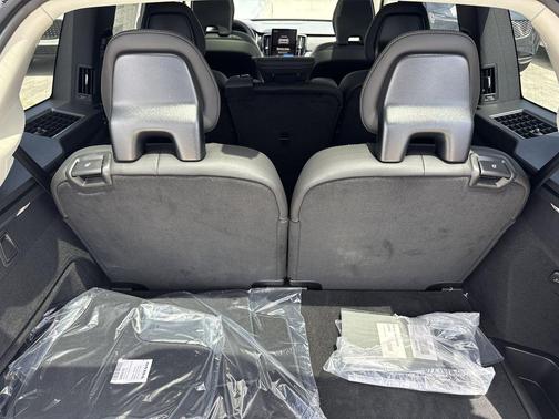 2025 Volvo XC90 B6 Ultra