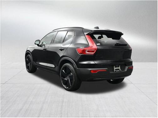 Ultra Black 2026 Volvo XC40 B5 Ultra Black Edition