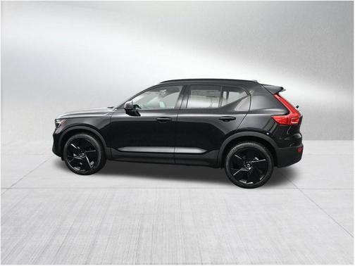 Ultra Black 2026 Volvo XC40 B5 Ultra Black Edition
