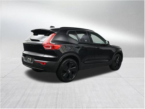 Ultra Black 2026 Volvo XC40 B5 Ultra Black Edition