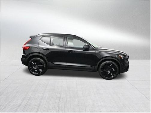Ultra Black 2026 Volvo XC40 B5 Ultra Black Edition