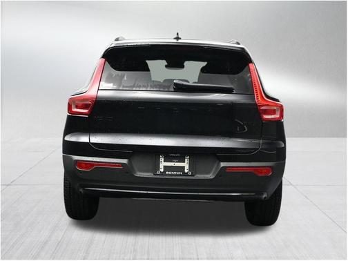 Ultra Black 2026 Volvo XC40 B5 Ultra Black Edition