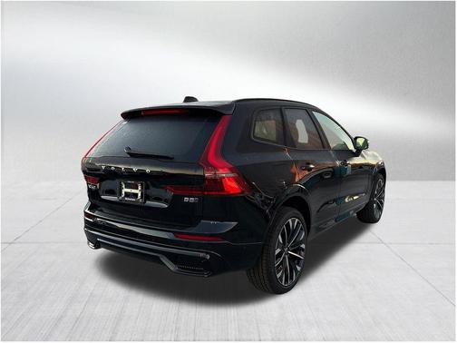 Onyx Black Metallic 2026 Volvo XC60 B5 Ultra
