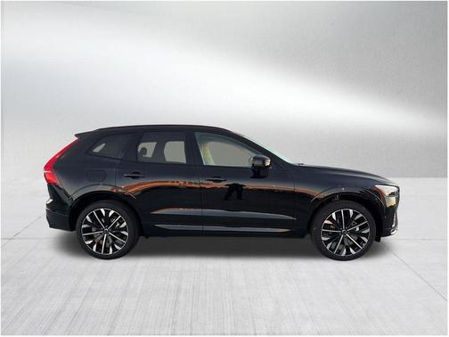 Onyx Black Metallic 2026 Volvo XC60 B5 Ultra