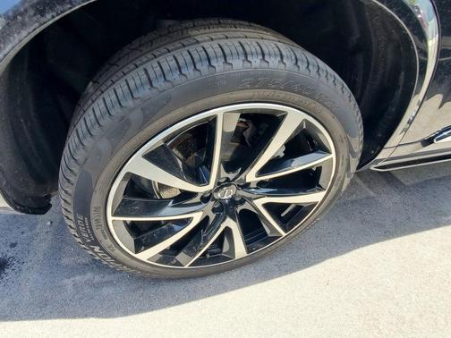 2023 Volvo XC90 B5 Plus