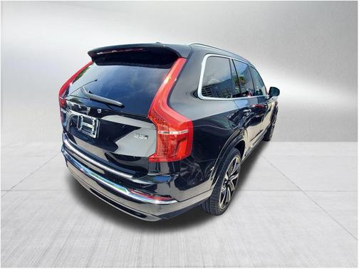 2023 Volvo XC90 B5 Plus