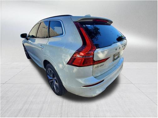 2022 Volvo XC60 B5 Momentum