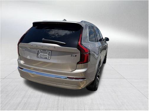 2025 Volvo XC90 B6 Core