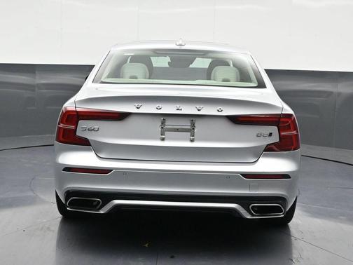 2022 Volvo S60 B5 Momentum