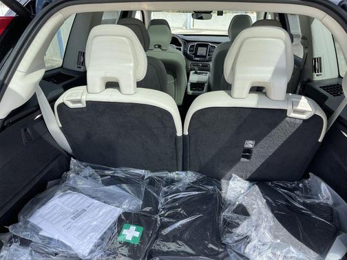 2025 Volvo XC90 B6 Plus 6-Seater