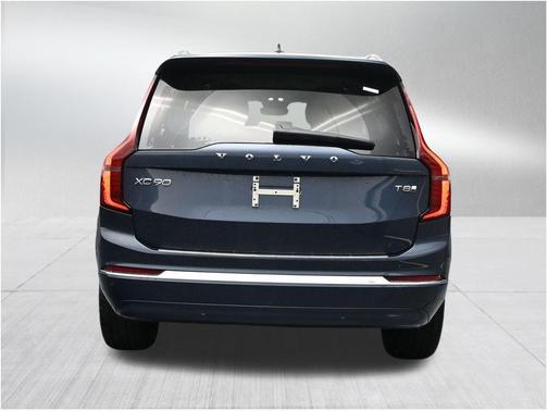 Denim Blue Metallic 2026 Volvo XC90 Plug-In Hybrid T8 Ultra 7-Seater