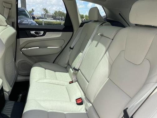 2025 Volvo XC60 Plug-In Hybrid T8 Plus