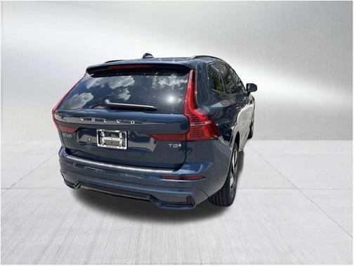 2025 Volvo XC60 Plug-In Hybrid T8 Plus