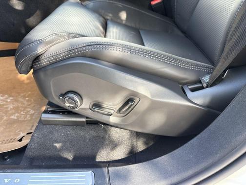 2026 Volvo XC90 B6 Ultra Dark Theme 7-Seater