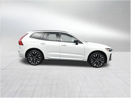 Crystal White 2026 Volvo XC60 B5 Ultra