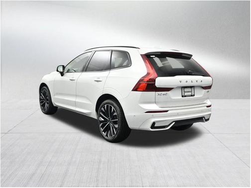 Crystal White 2026 Volvo XC60 B5 Ultra