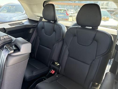 2025 Volvo XC90 B6 Ultra